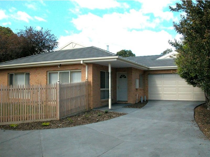 2/18 Heatherhill Road, Frankston VIC 3199