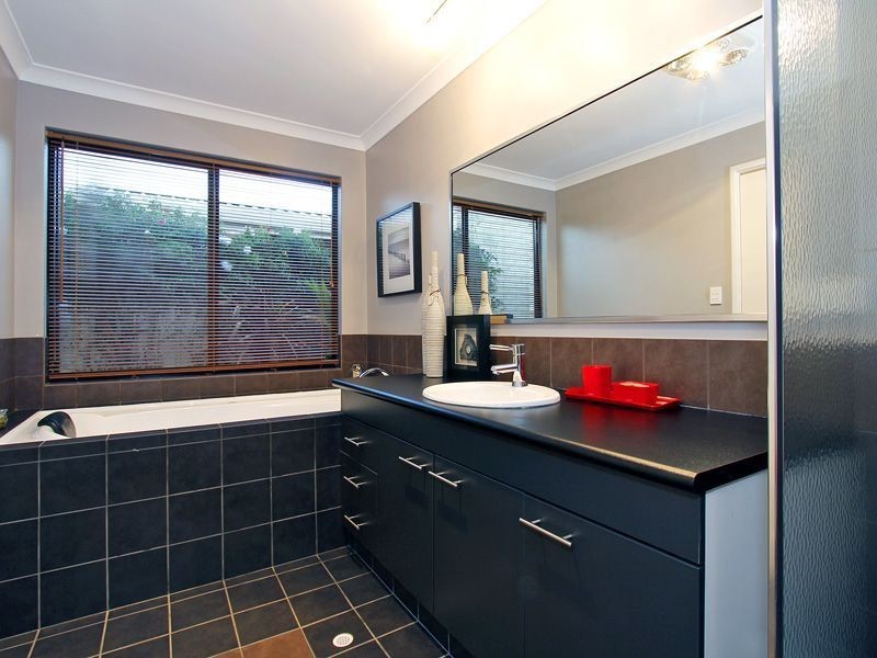 6 Lorne Avenue, Hammond Park WA 6164
