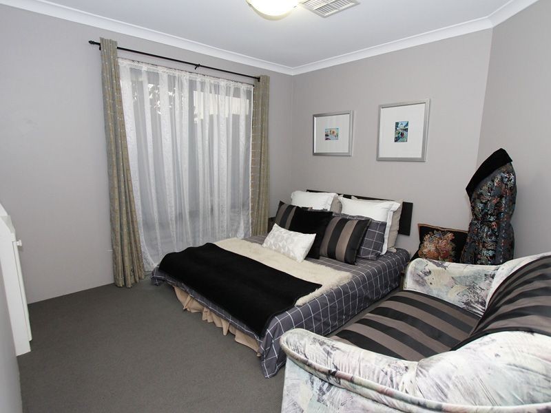 6 Lorne Avenue, Hammond Park WA 6164