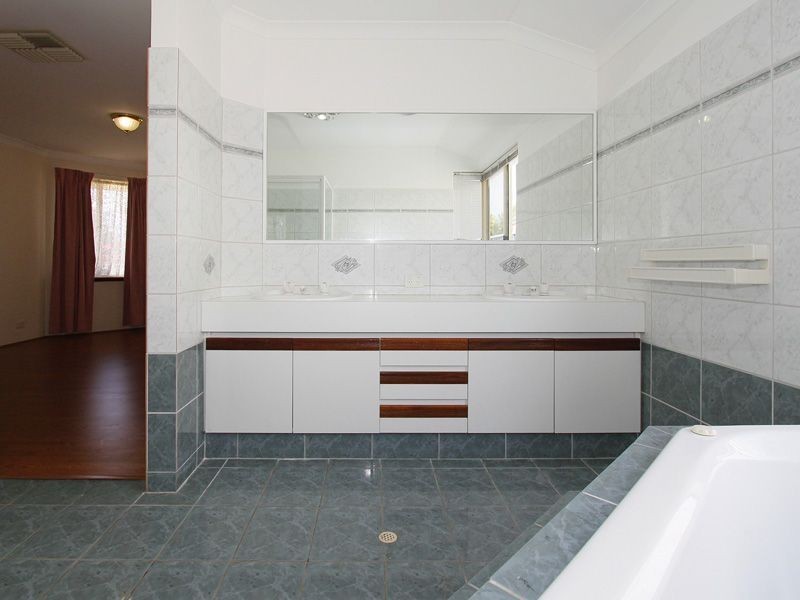 33 Lydon Boulevard, Atwell WA 6164