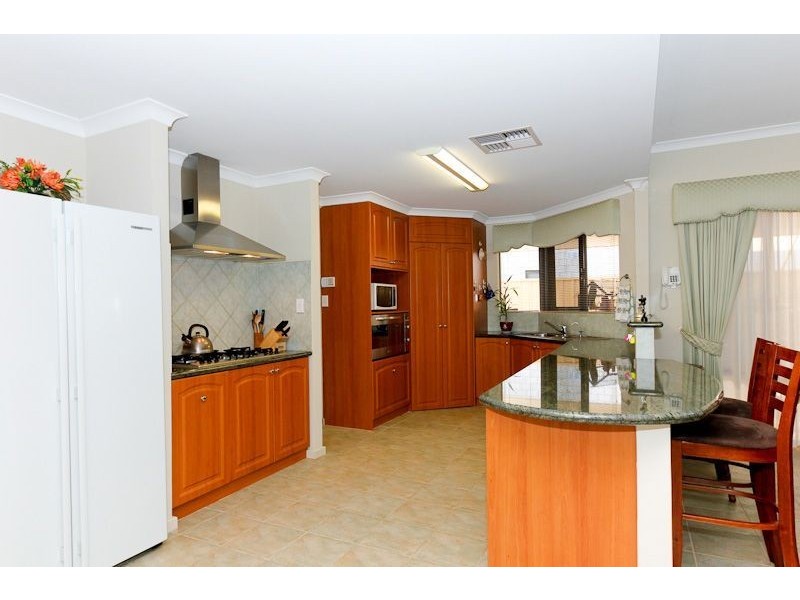 39 The Lakes Boulevard, Jandakot WA 6164