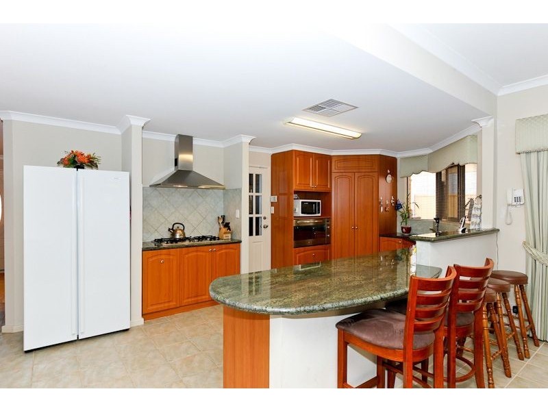 39 The Lakes Boulevard, Jandakot WA 6164