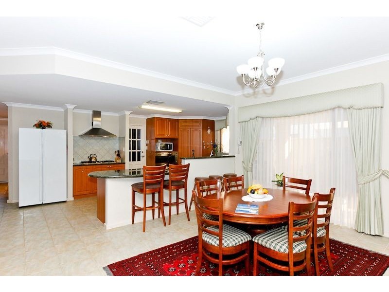 39 The Lakes Boulevard, Jandakot WA 6164