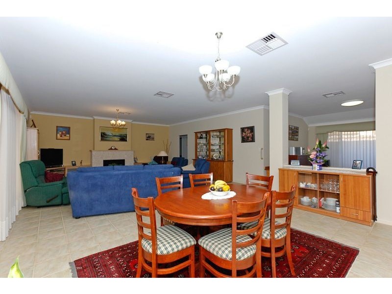 39 The Lakes Boulevard, Jandakot WA 6164