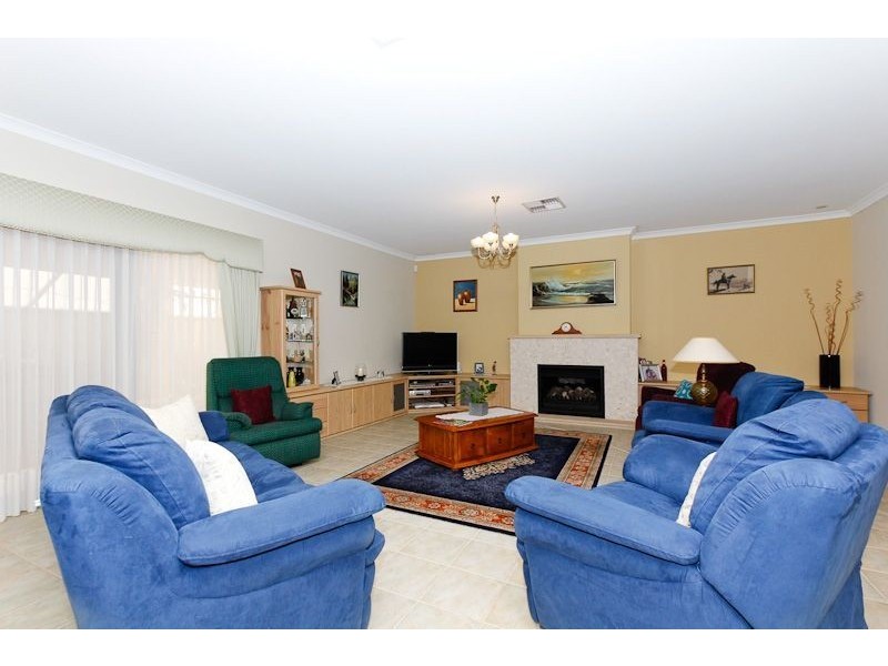 39 The Lakes Boulevard, Jandakot WA 6164