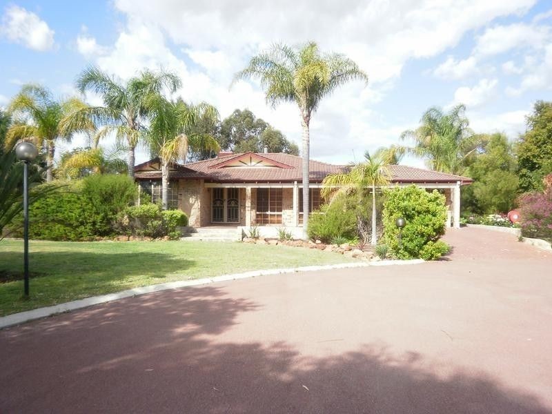 218 Foxton Drive, Oakford WA 6121