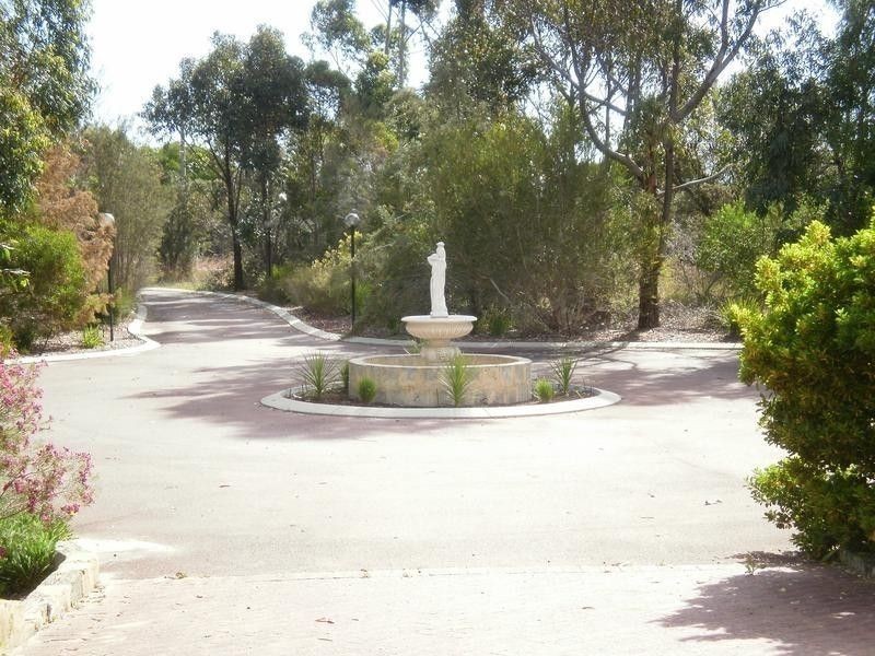 218 Foxton Drive, Oakford WA 6121