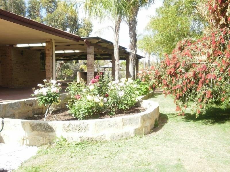 218 Foxton Drive, Oakford WA 6121