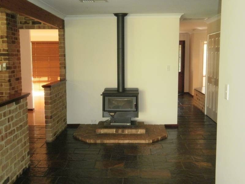 218 Foxton Drive, Oakford WA 6121