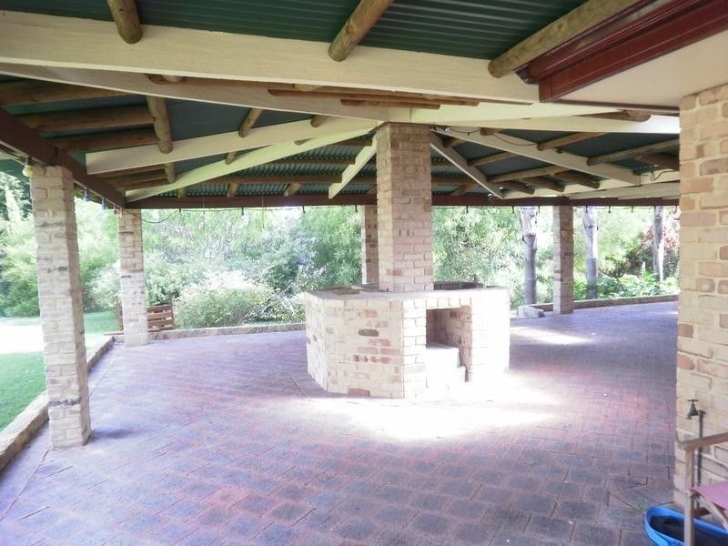 218 Foxton Drive, Oakford WA 6121