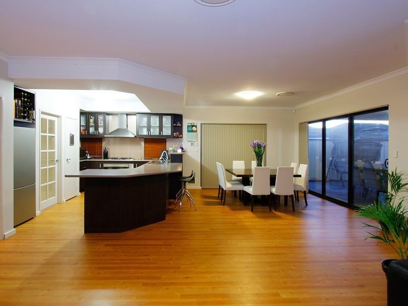 10 Dunlap Avenue, Success WA 6164