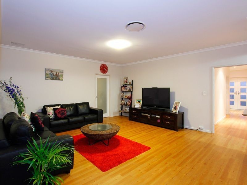 10 Dunlap Avenue, Success WA 6164