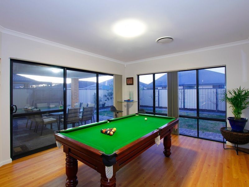 10 Dunlap Avenue, Success WA 6164