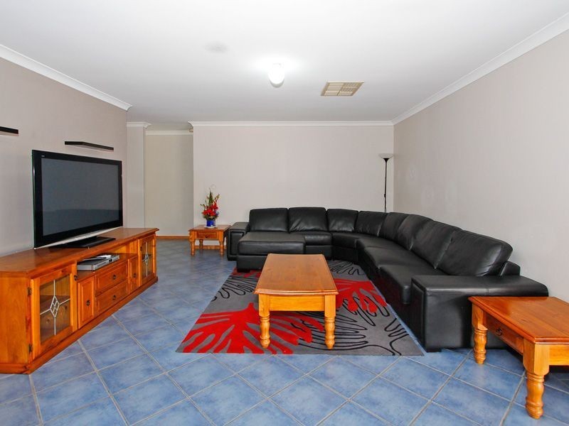 73 Baningan Avenue, Success WA 6164