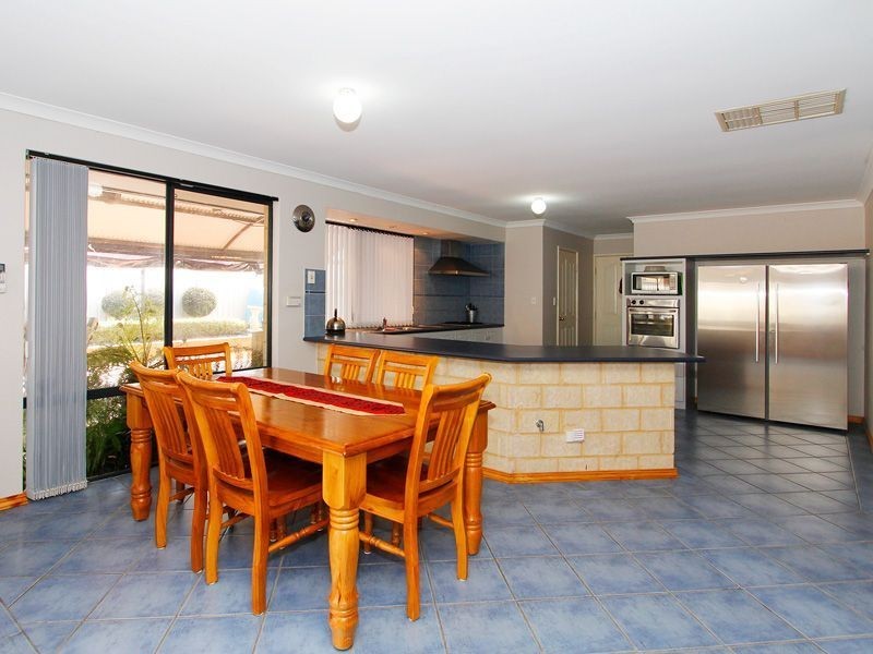 73 Baningan Avenue, Success WA 6164