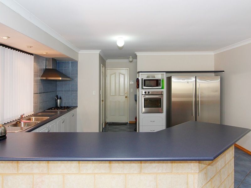 73 Baningan Avenue, Success WA 6164