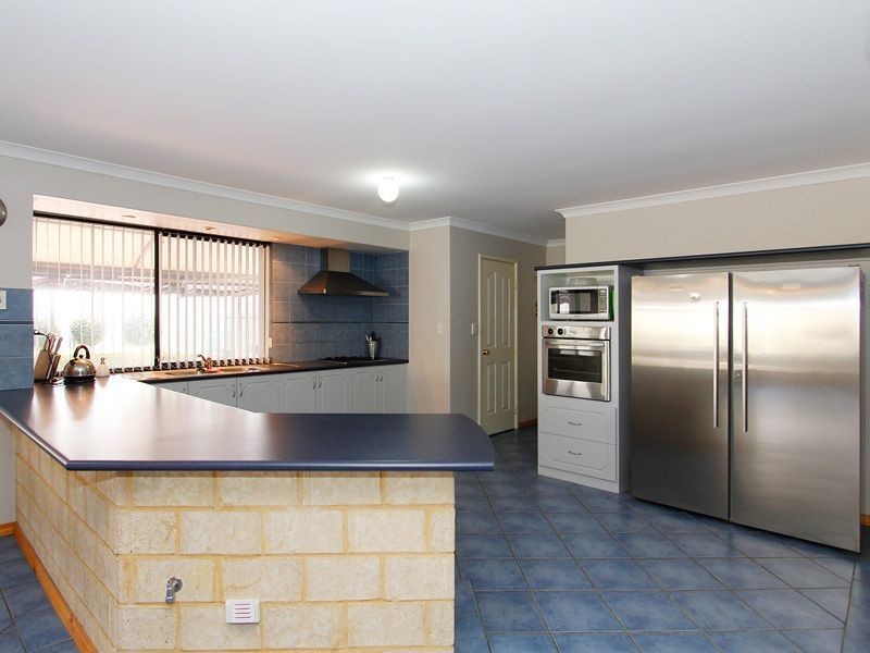 73 Baningan Avenue, Success WA 6164