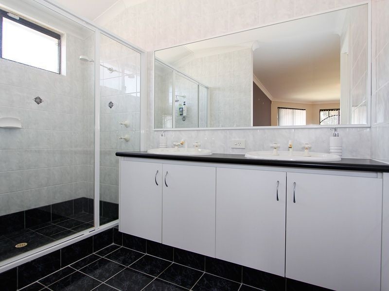 73 Baningan Avenue, Success WA 6164