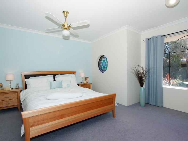 10 Tourner Retreat, Atwell WA 6164