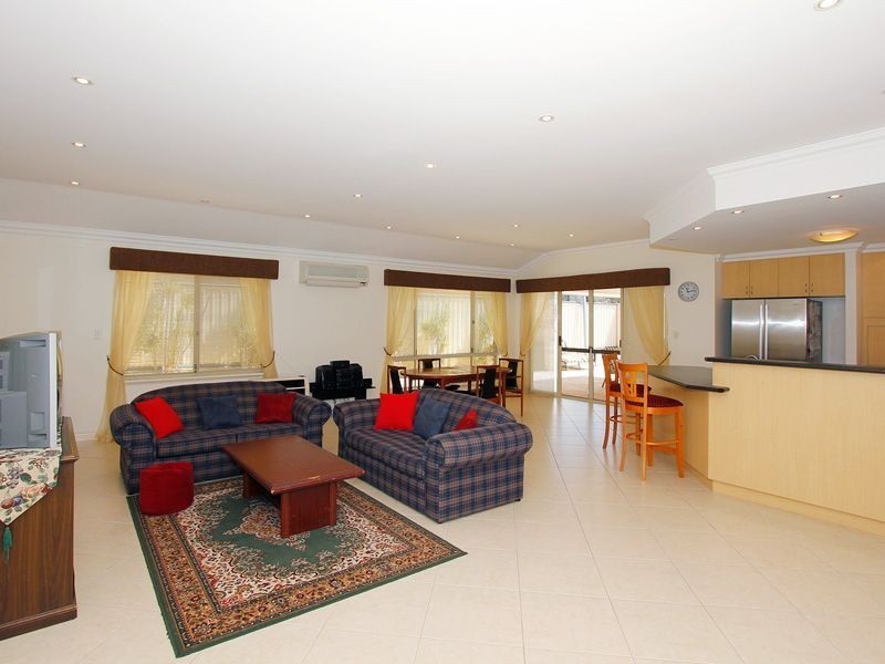 6 Sinagra Way, Yangebup WA 6164