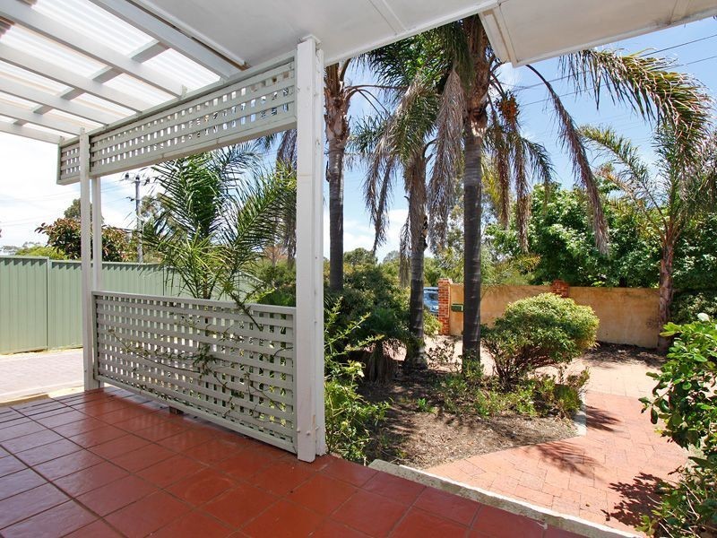 16 Lockett Street, Coolbellup WA 6163