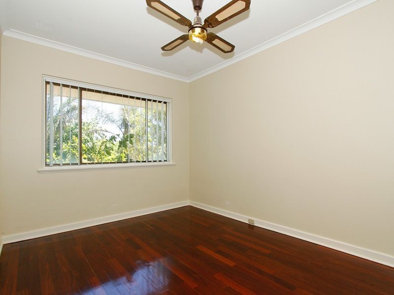 16 Lockett Street, Coolbellup WA 6163