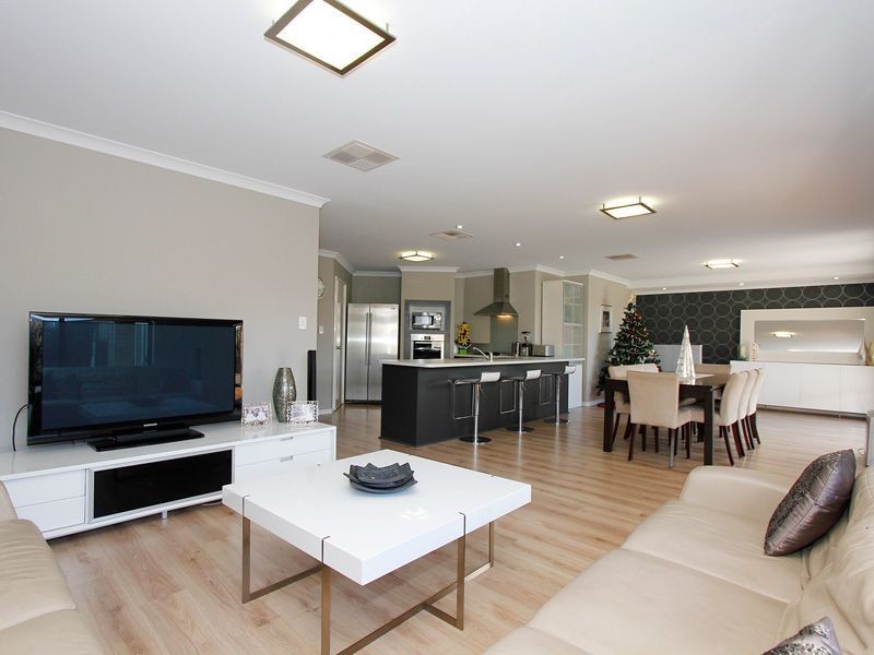 18 Humboldt Entrance, Aubin Grove WA 6164