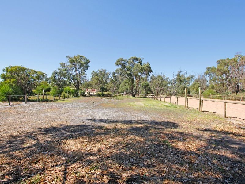 64 Robinson Road, Wandi WA 6167