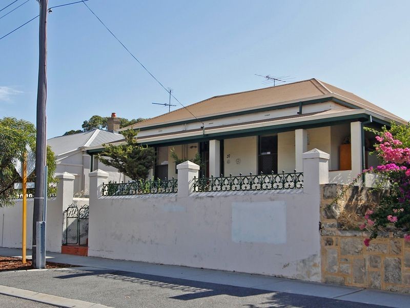 37 Hampton Road, Fremantle WA 6160