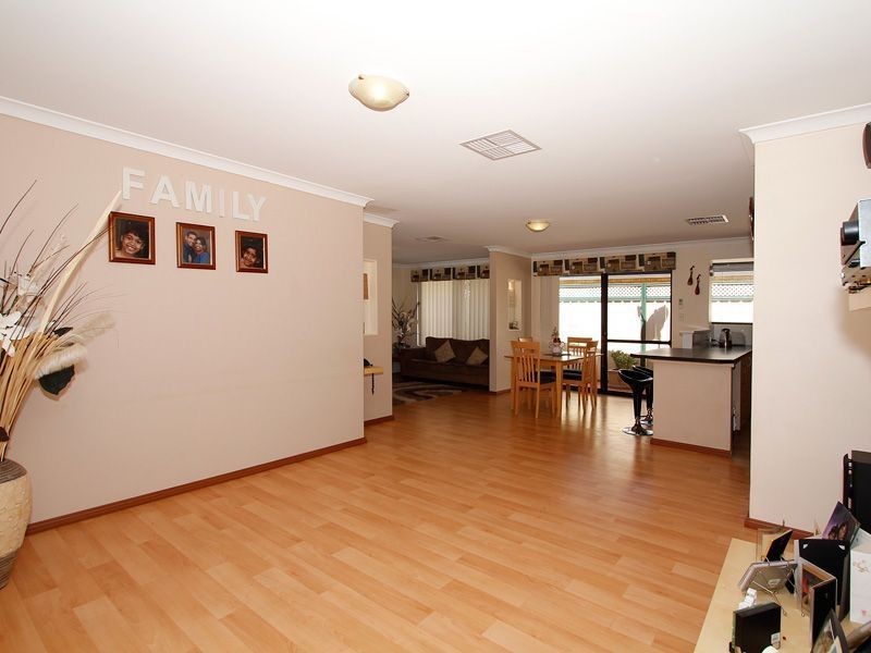 21 Gillen Way, Success WA 6164