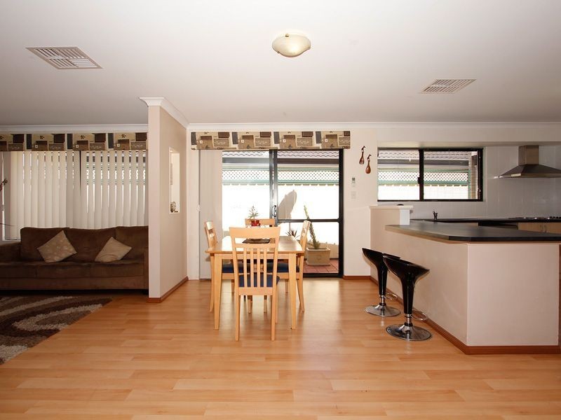 21 Gillen Way, Success WA 6164