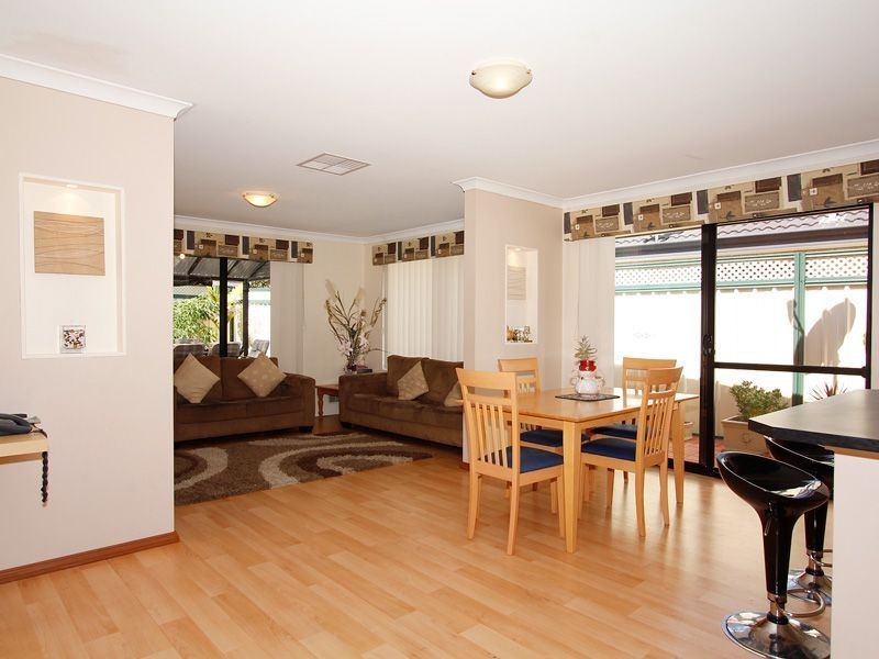 21 Gillen Way, Success WA 6164