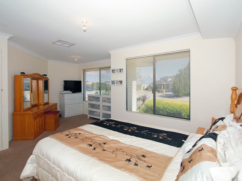 21 Gillen Way, Success WA 6164