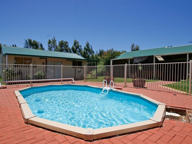132 bullock drive, Oakford WA 6121