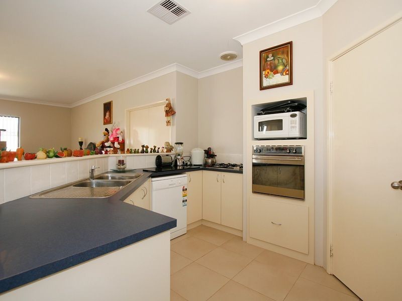 11 Jackadder Avenue, Hammond Park WA 6164