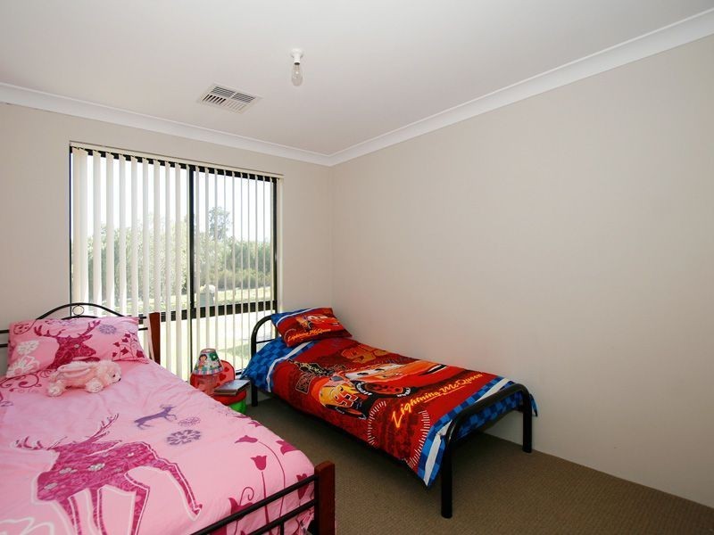 11 Jackadder Avenue, Hammond Park WA 6164