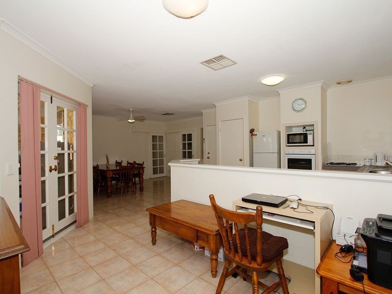 2 Stirk Road, Alfred Cove WA 6154