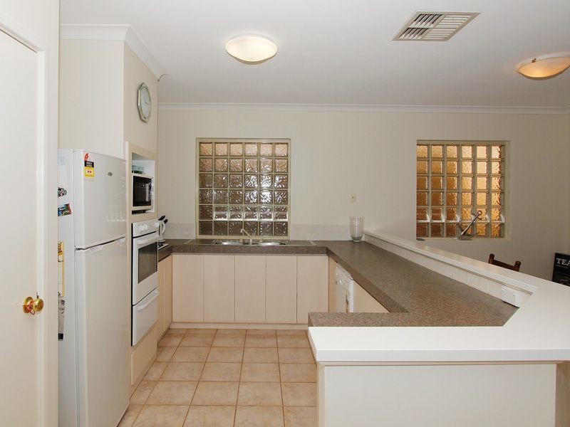 2 Stirk Road, Alfred Cove WA 6154