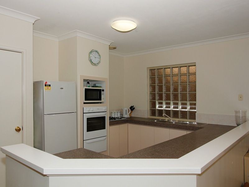 2 Stirk Road, Alfred Cove WA 6154