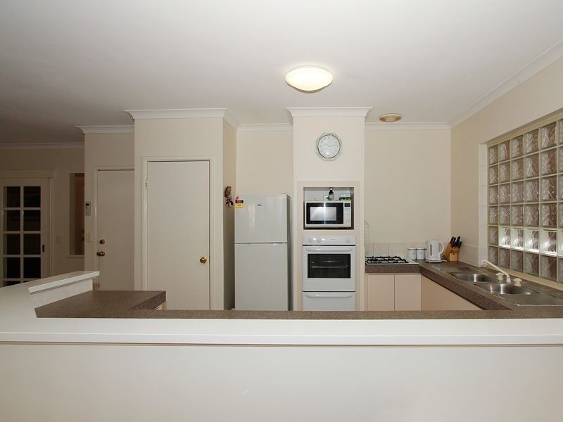 2 Stirk Road, Alfred Cove WA 6154