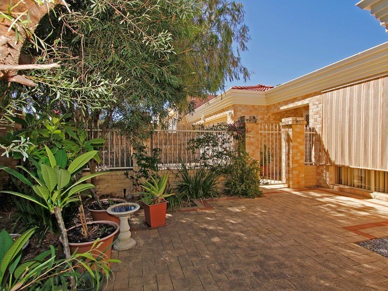 2 Stirk Road, Alfred Cove WA 6154