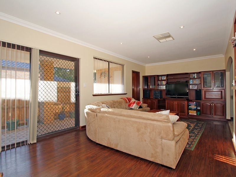 9 Hillier Crescent, Hamilton Hill WA 6163