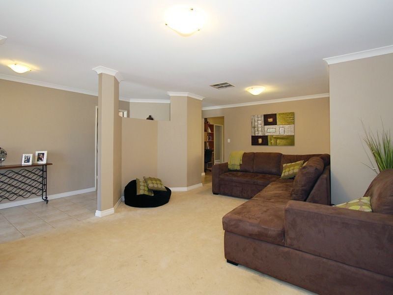 17 St Claire Gardens, Atwell WA 6164