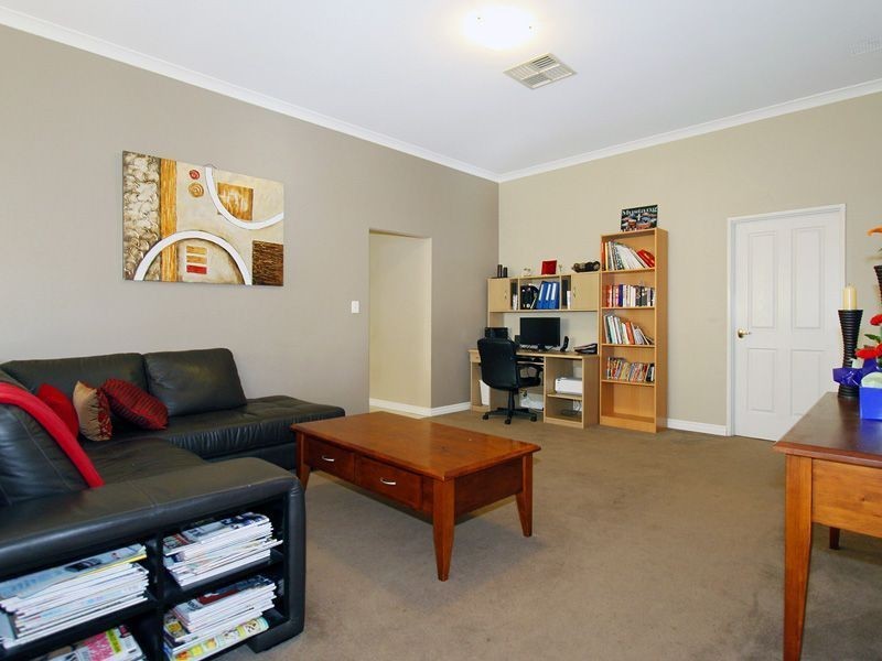 17 St Claire Gardens, Atwell WA 6164