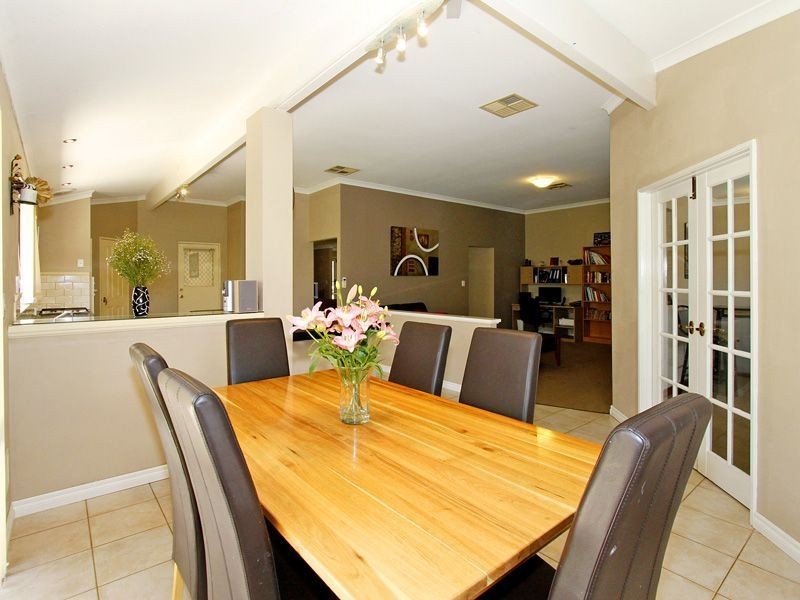 17 St Claire Gardens, Atwell WA 6164