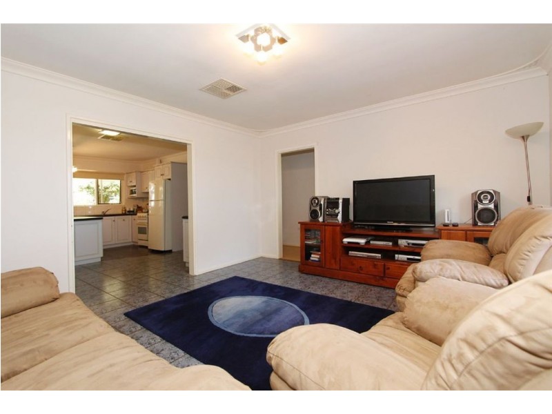 10 Binshaw Avenue, Byford WA 6122