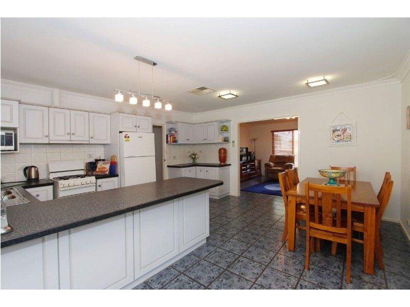 10 Binshaw Avenue, Byford WA 6122