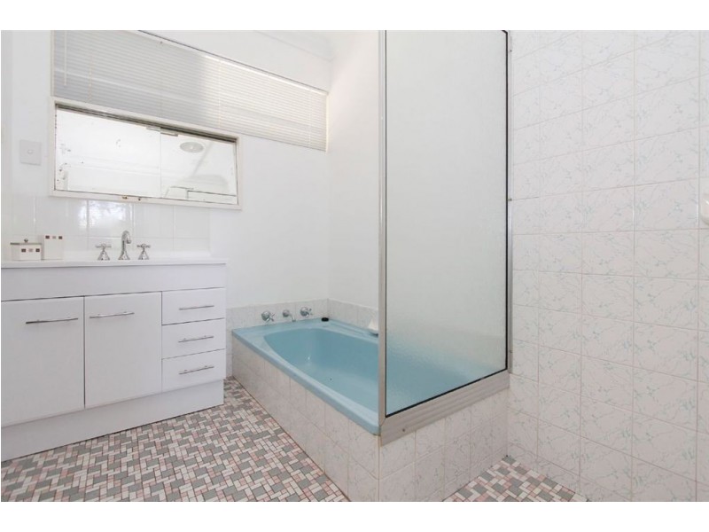 10 Binshaw Avenue, Byford WA 6122