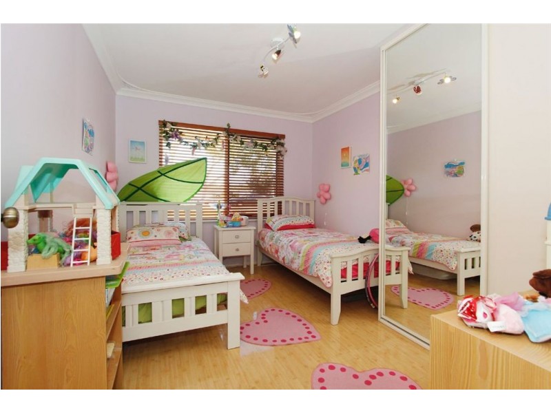 10 Binshaw Avenue, Byford WA 6122