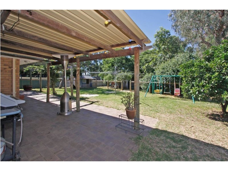 10 Binshaw Avenue, Byford WA 6122